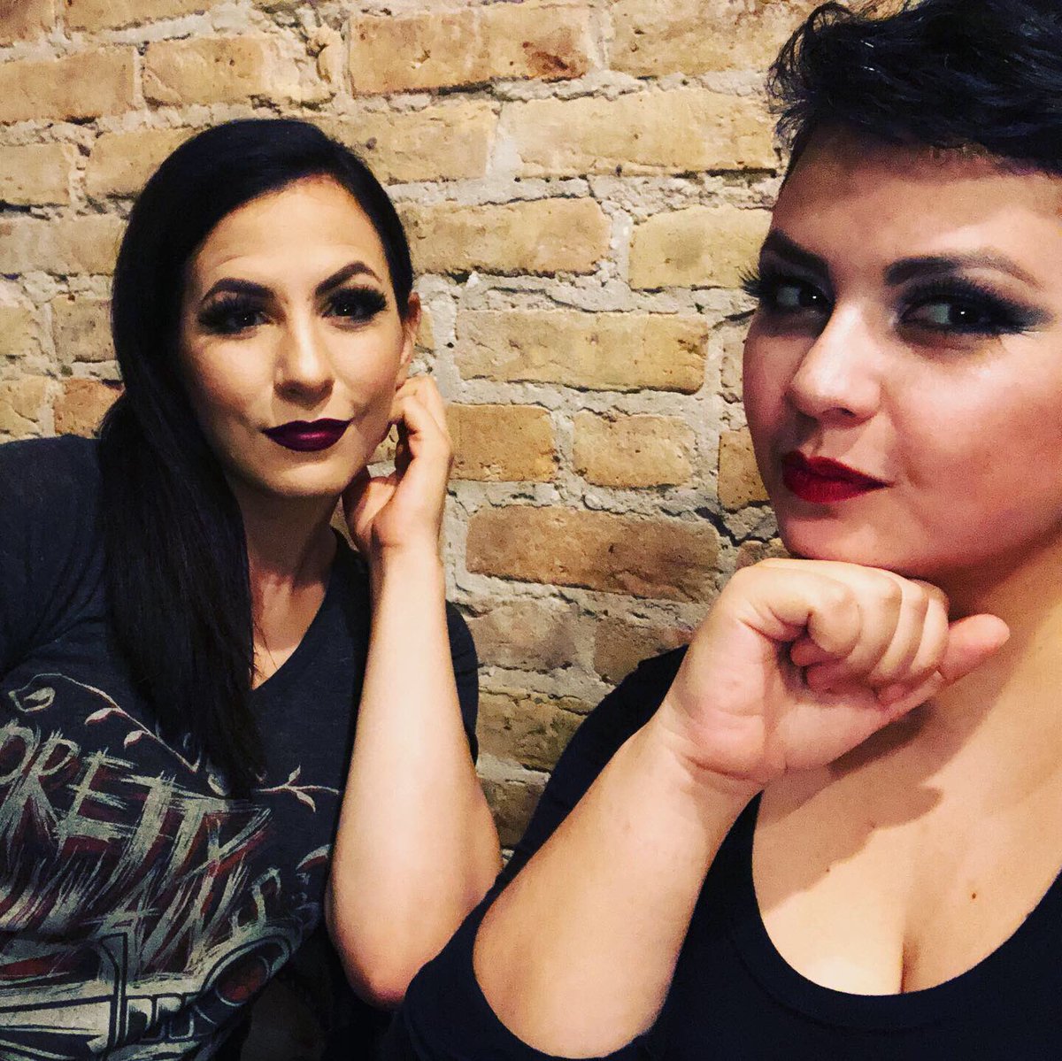 Sio_Bast's tweet photo. Tonight was one of my favorite nights @thedrifterchicago ! I got some serious hangout times with my boo @sallymarvel who I love so much🖤and was asked for 2 body autographs 😎
#siobast #gothpinupchola #sallymarvel #professionaltease #pinups https://t.co/9vAmdgKFyw