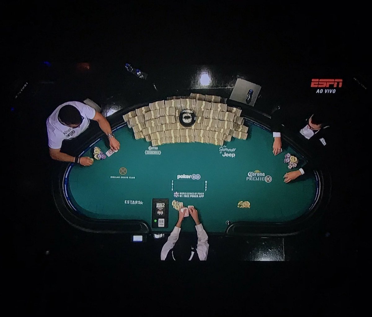 nahmadureira's tweet photo. O TANTO DE DINHEIRAS PELO AMOR DE DEUS! Você quer né @ #wsopespn #wsop #MainEvent https://t.co/d3HEkEpBDF
