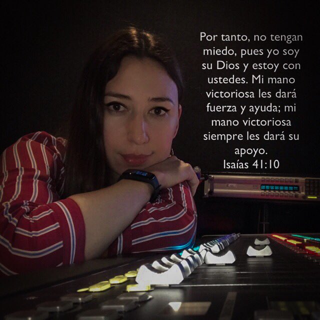 Ginasound's tweet photo. Contigo para adelante 🙏🏻💕💃🏻😊😉🤗
#soundengineergirl #soundgirl #soundlive #livesoundmixing #Sound #broadcast #live #Life #love #lawo #mixer #girls #dream #mylife https://t.co/YlYs0tBgzq