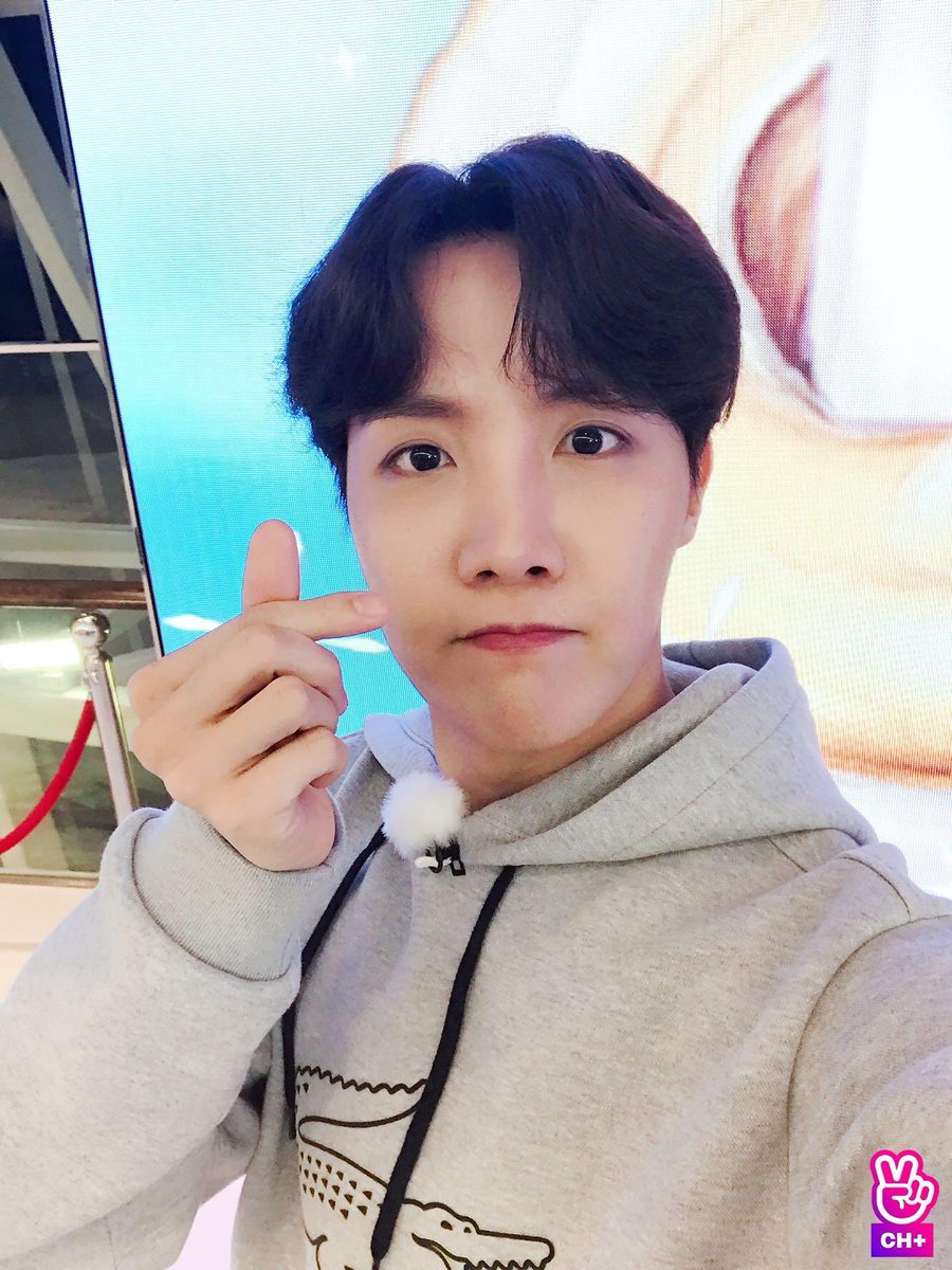 bangtanpIus's tweet photo. [BTS V OFFICIAL]
-
RUN BTS! 2019 - Epi.80
Behind the scene 3/3
-
[1/2] https://t.co/Ek8vVhDvf1