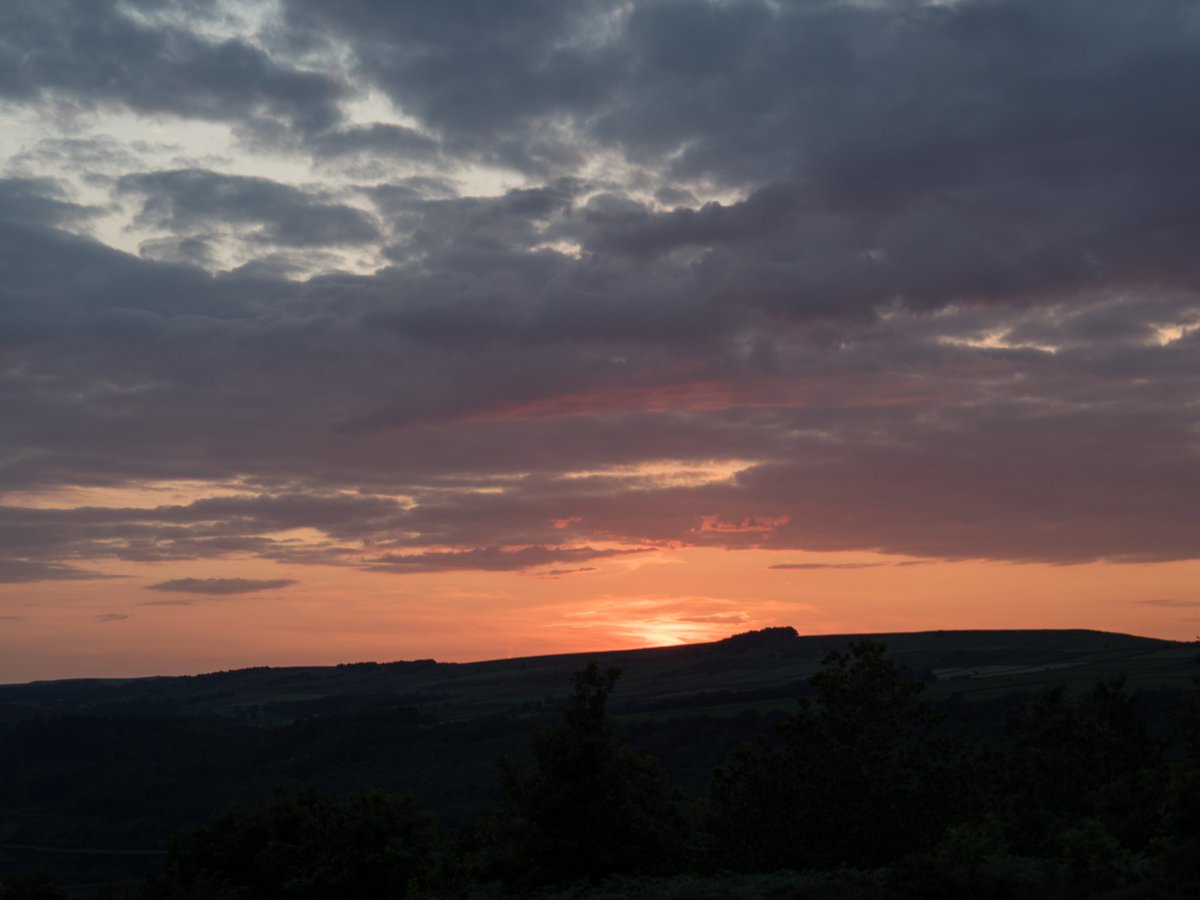 JRDubya_uk's tweet photo. Dusk till dawn midweek micro adventure completed. Virtually no sleep, midges, an owl, and a great sunset. Not bad for a Tuesday!
#microadventure #midweekadventure #outboundlighting #olympusuk @boardmanbikes #peakdistrict #sheffield #theoutdoorcity #mtb #mtblife https://t.co/pKw4kqgU0L