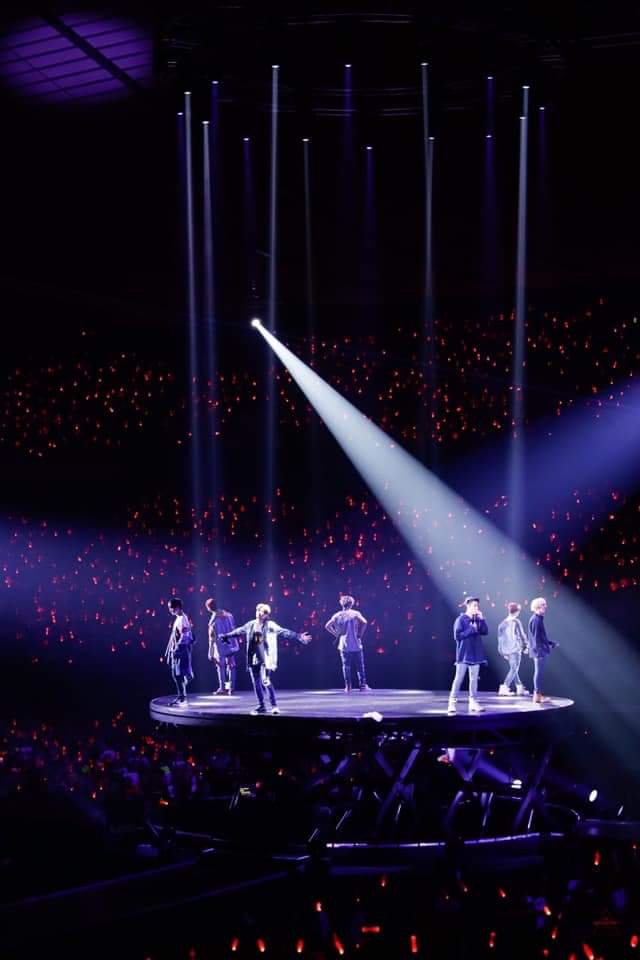 LTHLI1's tweet photo. When life knocks you down, roll over and look at the stars.
#FORHANBIN #FOR7KON #7OGETHERWITHIKON #OnlyiKON #AlwaysBIYourSide #Always7KONRight #Respect131 #DontForgetHanbin https://t.co/JkQh0iY2mv