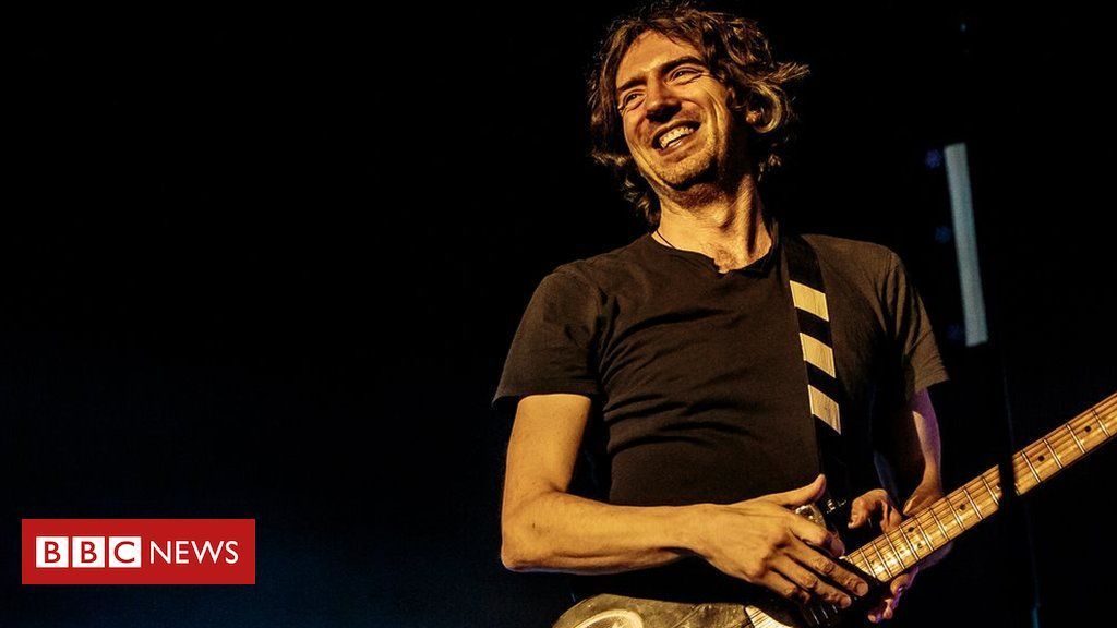 BritishMusic_'s tweet photo. "I'm not sure how that happened" - @snowpatrol's Gary Lightbody on hearing that the band's hit #ChasingCars is officially the most played song on UK radio this century: https://t.co/5sfPcUXRdG via @BBCNewsEnts #MostPlayedSong https://t.co/uhiHE8Ft1p