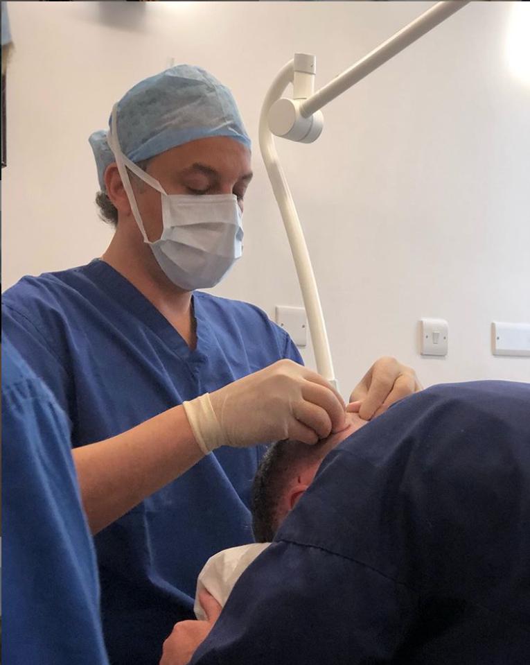 olivieramar's tweet photo. Hair Transplant: In theatre with world-leading hair specialist, Amy Meshkati. Team work for optimal results with the FUE procedure.
For enquiries: π: +44 207 205 4050
#FollicularUnitExtraction #hairtransplant #fattransfer #stemcells #fatcells #nanofatcells #hairloss #FUE https://t.co/33rKwlKcaG