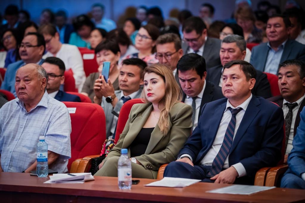 nursultanakimat's tweet photo. #Акимстолицы Алтай Кульгинов провел встречу с активом города по итогам расширенного заседания #ПравительстваРК  с участием #Главыгосударства. В ходе встречи обсудили вопросы социально-экономического развития #НурСултана с учетом задач, поставленных Президентом. https://t.co/8w5XzApcJi