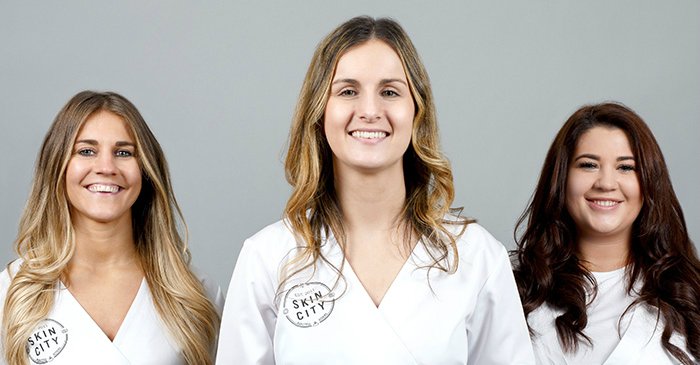 SkinHealthMag's tweet image. Should you only use Retinol at night? Can you over-exfoliate the skin? What's the difference between chemical and mineral UV filters? Our Skin Therapists answer your biggest skin queries in our latest issue: ow.ly/Cdqq50v1AgS