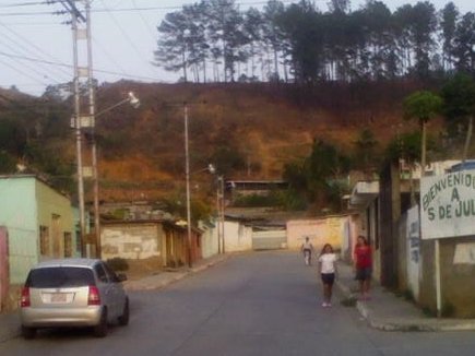 FreiberNegrin34's tweet photo. @El_Noticiero Hola Buenos Días Desde El Sector 5 De Julio Claman Por Suministro De #Gas , #AlumbradoPublico , #Seguridad Son Necesidades Que Aquejas Sus Habitante De Dicho Sector Dicen Estar Al Olvido ..!Saludo Tengan Tod@ https://t.co/kp2FxSfiRv