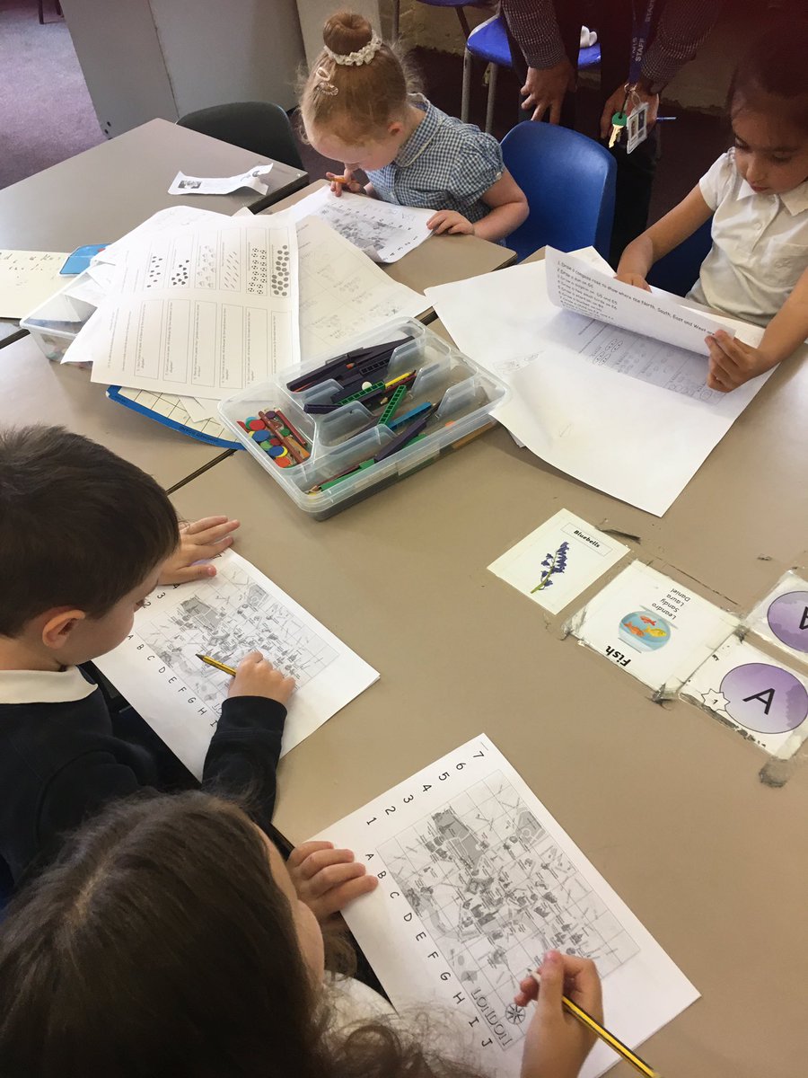 WyvilPrimary's tweet photo. 🧭 Y1 are putting their directional skills to the test in Maths! 🧭 @mathsExplorers @WhiteRoseMaths #coordinates #direction #position #mapskills #londonlearning #whereinlondon #WednesdayMorning #WednesdayWisdom https://t.co/bjazhb34nB