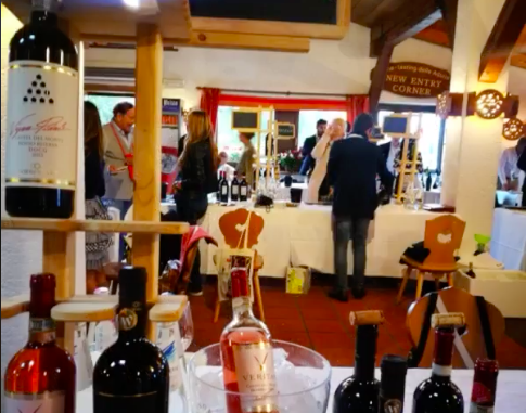 TorreventoWines's tweet photo. #VinoVip Cortina 2019, la XII biennale di @Civiltabere. Due giorni al centro del mondo del vino. Onorati di averne fatto parte!
#torreventowines #cortina #vinovipcortina https://t.co/O4k066tWjV