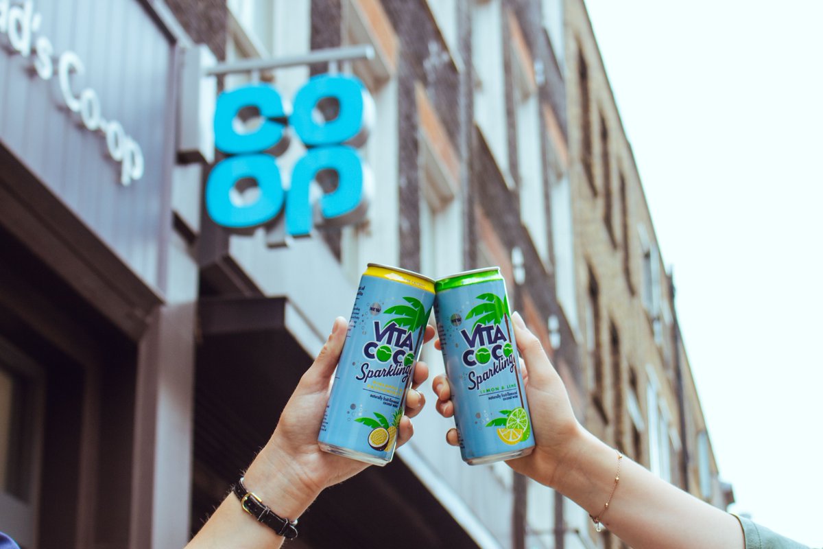 VitaCocoUK's tweet photo. Things to celebrate: your lunch break!
Head down to @Sainsburys, @Tesco or @CoopUK to pick up your new favourite lunchtime treat.
Cheers to that ๐ฅ
#BubblesWithBenefit #PoweredByCoconuts #FeelGoodFuel https://t.co/5lJJifepY5