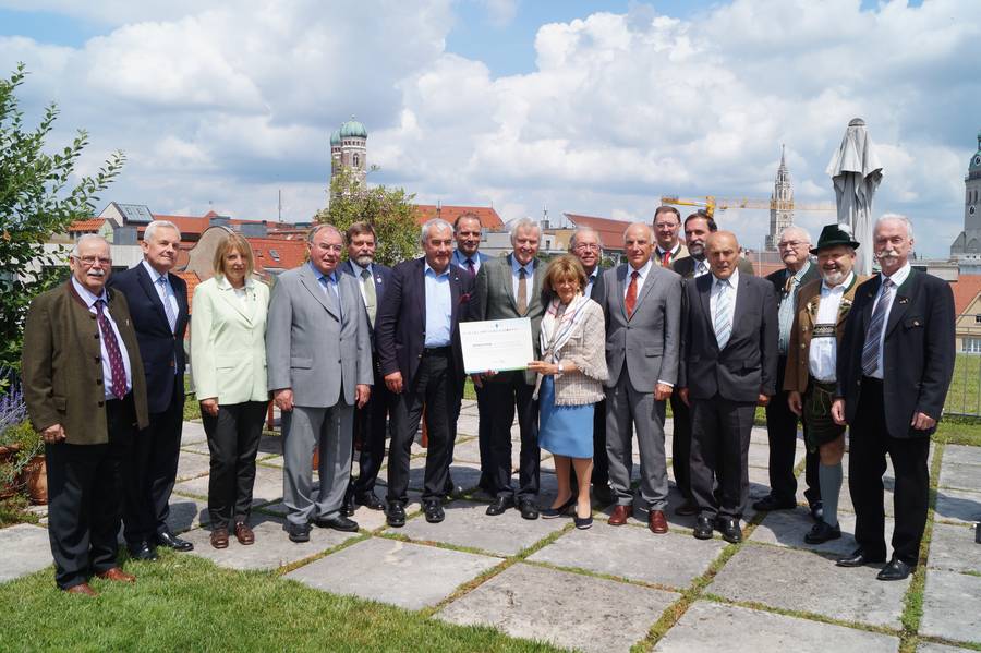 BayerischerJagdverband (@jagdverbandbjv) on Twitter photo Bayerische Traditionsverbände setzen Zeichen gegen Antisemitismus: bit.ly/32umQ8A Bayerische Traditionsverbände setzen Zeichen gegen Antisemitismus: bit.ly/32umQ8A