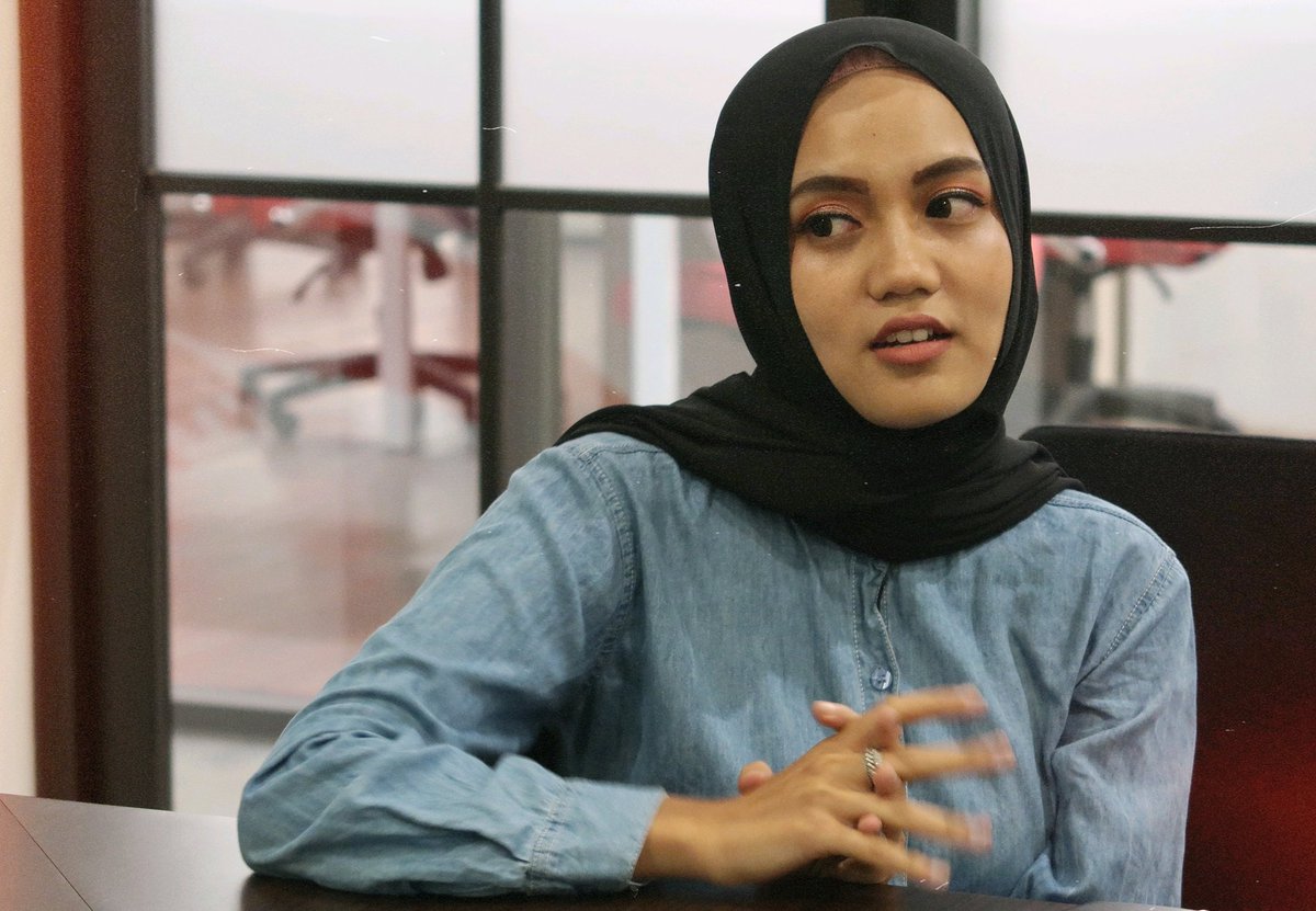 daraadindaaa's tweet image. Pukul satu.
Entah kopi atau kamu.

#yha
#lumayan