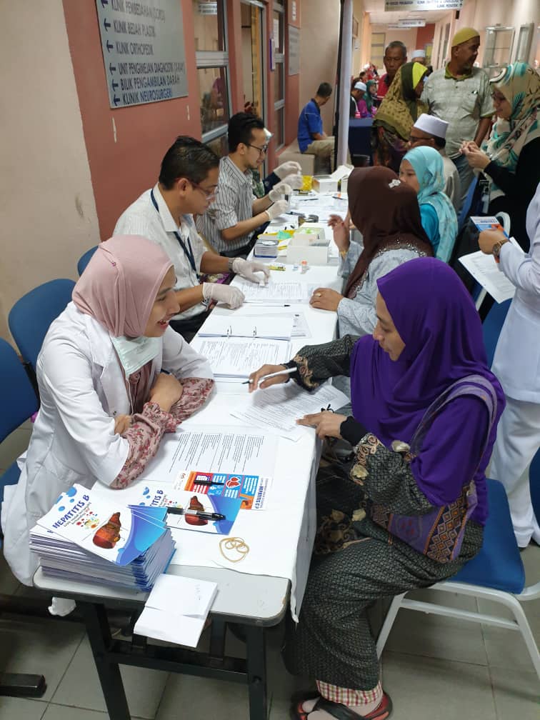 SasiKala88's tweet photo. Very innovative team, keep up the great efforts and motivation Hospital Sultanah Nur Zahirah, Kuala Terengganu team. A mission to educate, test and treat on Hepatitis! #MYmissingmillions #DNDiSEA #FINDdx #DNDiSEA #DGHisham https://t.co/9TuJOFmnwG