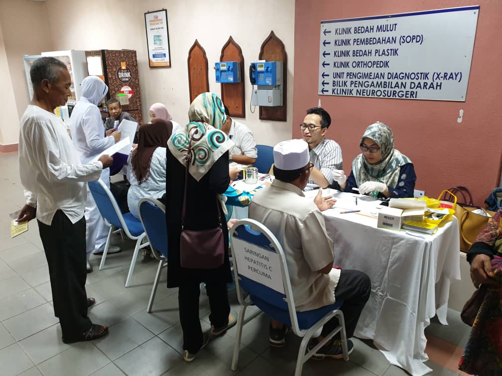 SasiKala88's tweet photo. Very innovative team, keep up the great efforts and motivation Hospital Sultanah Nur Zahirah, Kuala Terengganu team. A mission to educate, test and treat on Hepatitis! #MYmissingmillions #DNDiSEA #FINDdx #DNDiSEA #DGHisham https://t.co/9TuJOFmnwG