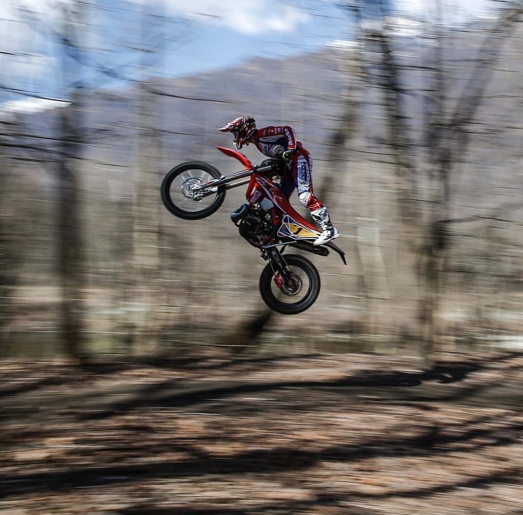 No hay límites para quien lucha por sus sueños 💪
Celebramos el #WheelieWednesday con esta increíble foto 📷 de <a href="/Steve_Holcombe_/">Steve Holcombe</a> 

#Wheelie #WheelieTime #Wheeling