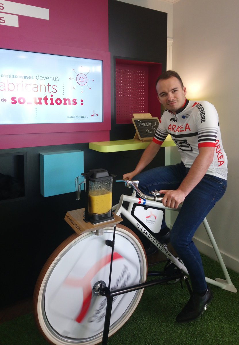 UtCarhaix's tweet photo. Toute cette semaine nous vous proposons de tester notre Smoocyclette : pédalez et vous repartez avec un smoothie vitaminé !!😀🥝🥭🍍🍐🥤
Profitez en pour participer à notre jeu concours pour remporter le maillot de l'équipe @Arkea_Samsic 👏🚴‍♂️@WeAreArkea @CMBretagne https://t.co/oMYXMCmPx1