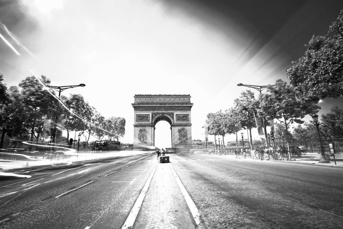 BreerzTim's tweet photo. Shot at #ChampsElysees #arcdetriomphe #bigstopper #longexposure #streetphotography #straatfotografie #paris https://t.co/tsKdYtmWKA