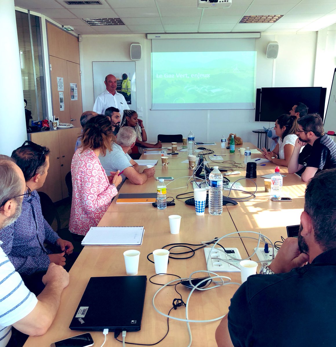 Formation #GazVert et ses enjeux par <a href="/jeanlucCizel/">Jean-Luc Cizel</a> à Aix la Duranne ! 
#VertLavenir 
Avant la présentation, tout le monde pose ses questions pour comprendre et s’approprier le sujet ✍️. #GRDFSE