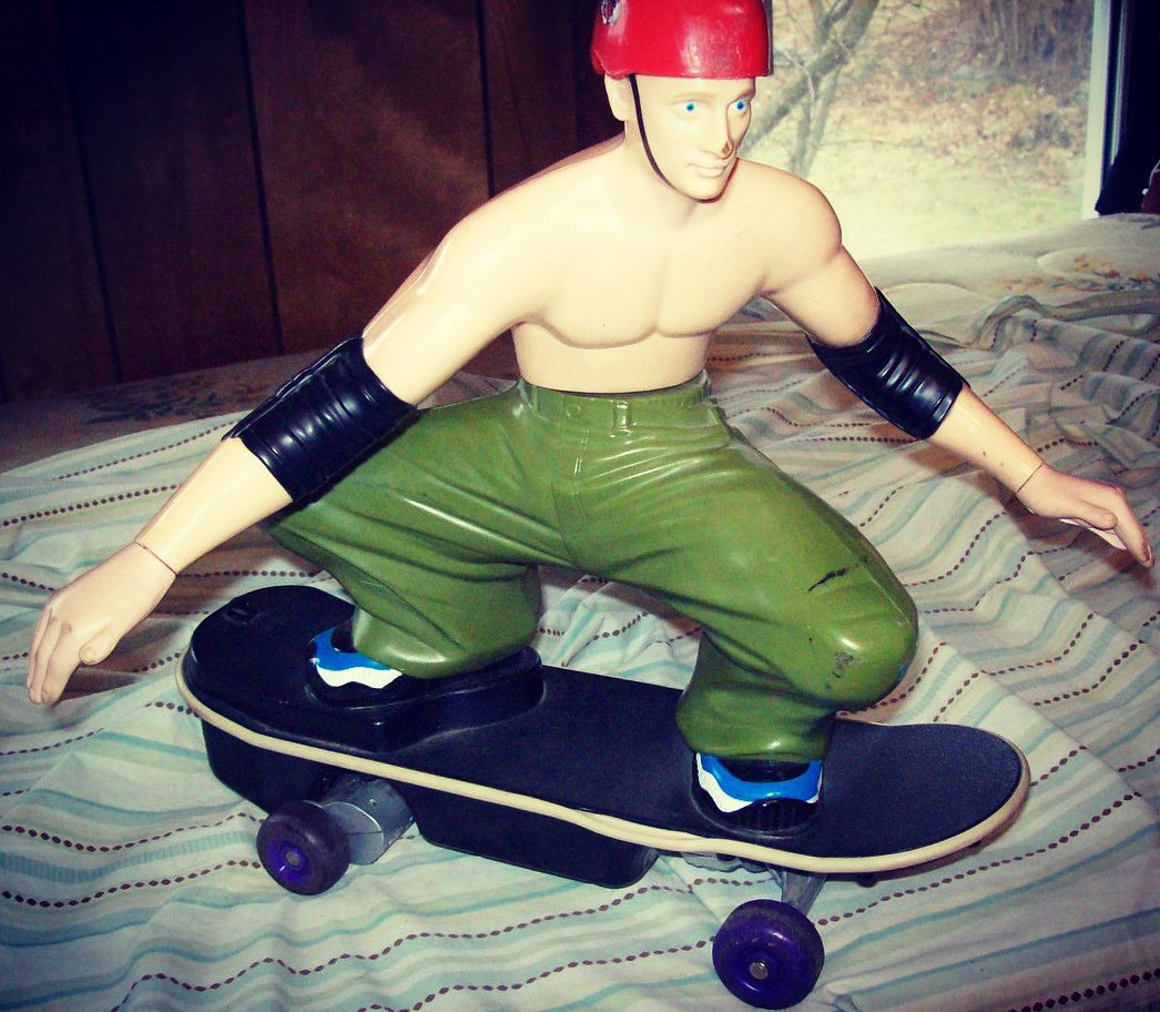 tonyhawk's tweet photo. The resemblance is [still] uncanny https://t.co/nkPlzsAp0Y