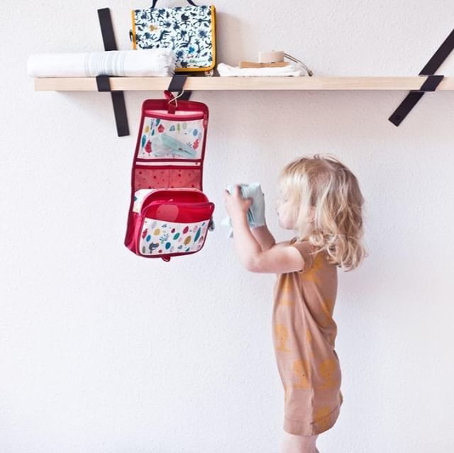 « Hairbrush, toothpaste, toothbrush, bandaids 
rubberbands, hairclips, sunscreen, lotion, …
I think I got it all ! »🛁👣💙

.⁣
.⁣
.⁣
.⁣
.⁣
.⁣
#lilliputiens #toys #kids #enjoy #play #children #thebest #love #friends #educational #smart #instagood … ift.tt/32uyRe7