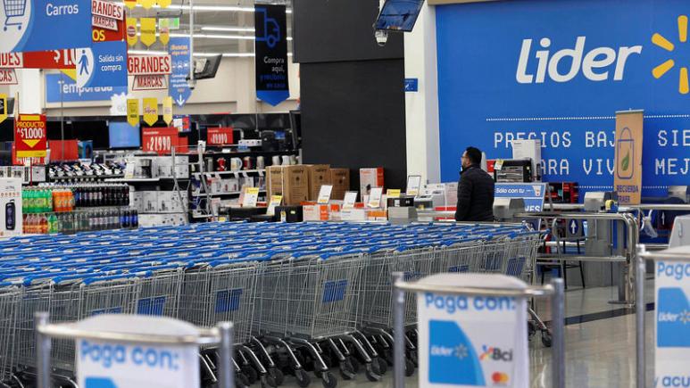 labourstart's tweet photo. Chile: Walmart reaches agreement with union workers to end 6-day strike - with salary increases, bonuses, training and other benefits https://t.co/oQ4aSBeoog https://t.co/zqU10sQyHz