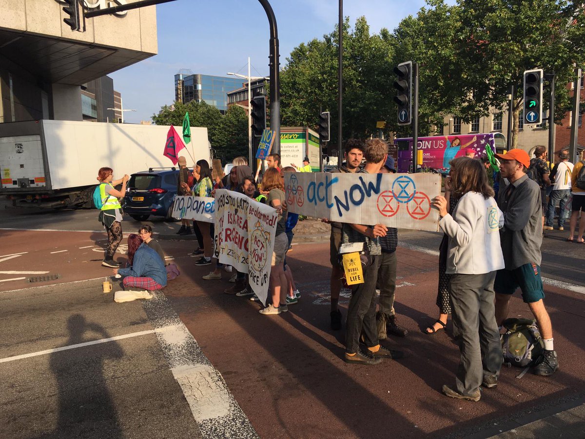BBCBristol's tweet photo. We're live at the bottom of the M32 as an Extinction Rebellion protest closes the main route into Bristol.

https://t.co/48jvMc2uR8 https://t.co/muHkJmVrR5