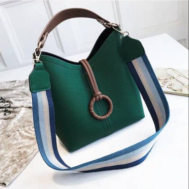 cocololypop's tweet photo. Saya menjual Tas import 375 seharga Rp155.000. Dapatkan produk ini hanya di Shopee! https://t.co/wB5d5r9nf1 #ShopeeID https://t.co/HJZJASlRLh