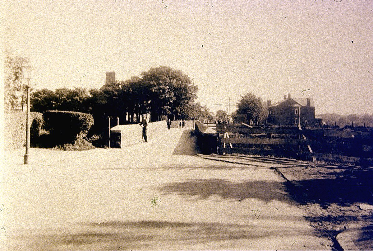 <a href="/niroads/">Wesley Johnston 🇺🇦</a> .<a href="/Johnny_Caldwell/">Johnny Caldwell</a> A few more images from 1929, 1971 and 30s(?).  More information on that area in FB group ' Friends of Neill's Hill Railway Station '.