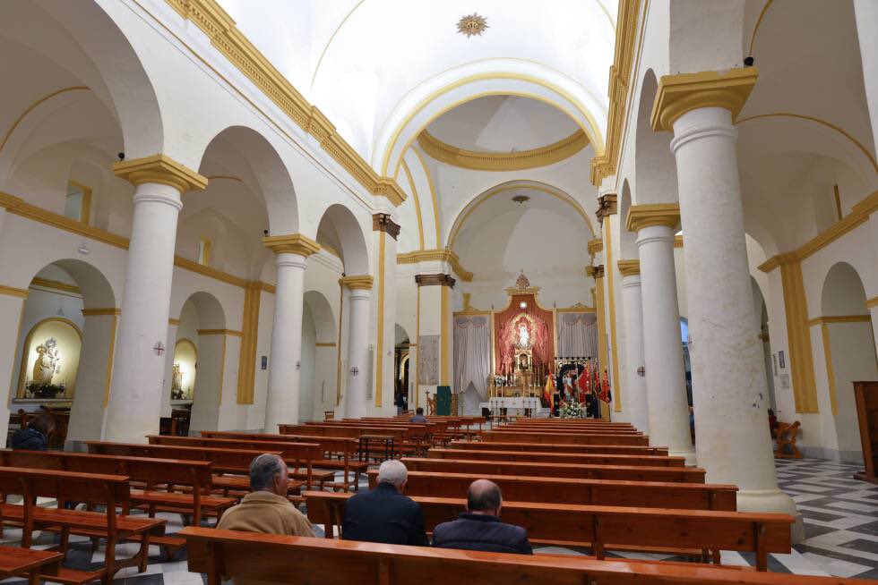 #Alejamiento de la Iglesia, no es lo mismo que #descristianización. Lo primero se da por falta de alicientes de la comunidad. Lo segundo sucede después, cuando ya a #Dios no se le espera y  #Jesús queda reducido a mero personaje histórico.
#FelizMiércoles