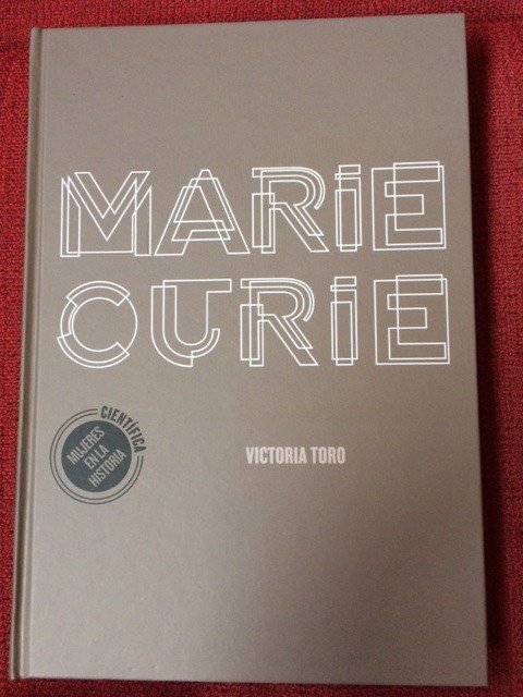 victtoro05's tweet photo. Ya está a la venta la biografía de Marie Curie que he escrito para la colección "Mujeres en la historia" de El País. Ha molado mucho escribirla porque he descubierto a una mujer mucho más interesante de lo que suponía. Se puede comprar en: https://t.co/MIXClnTVWT https://t.co/sm7nRTt9zr