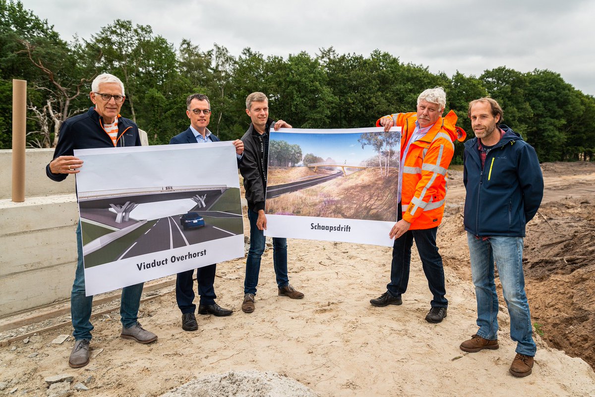 De twee nieuwe bruggen in Voorthuizen (over De Voortse Ring en de Heuvelrandweg) heten respectievelijk "Viaduct Overhorst" en "Schaapsdrift". Dat werd gisteren bekendgemaakt door <a href="/PBVoorthuizen/">PB Voorthuizen</a> en wethouder <a href="/HansvanDaalen/">Hans van Daalen</a>.