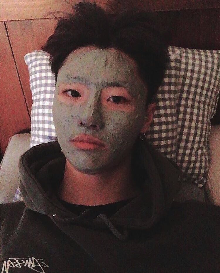 LUSHThailand's tweet photo. สำหรับใครที่กำลังลุ้นผล #PRODUCE_X_101 ก็อย่าลืมดูแลตัวเองด้วยนะคะ 💚 ขนาดคุณ #CHOSEUNGYOUN ยังใช้มาส์กหน้าของเราเลย 🥰 ตอนนี้ Mask of Magnaminty ของเรากลับมาครบทุกไซส์แล้วนะคะ https://t.co/jzn3vm4q8F