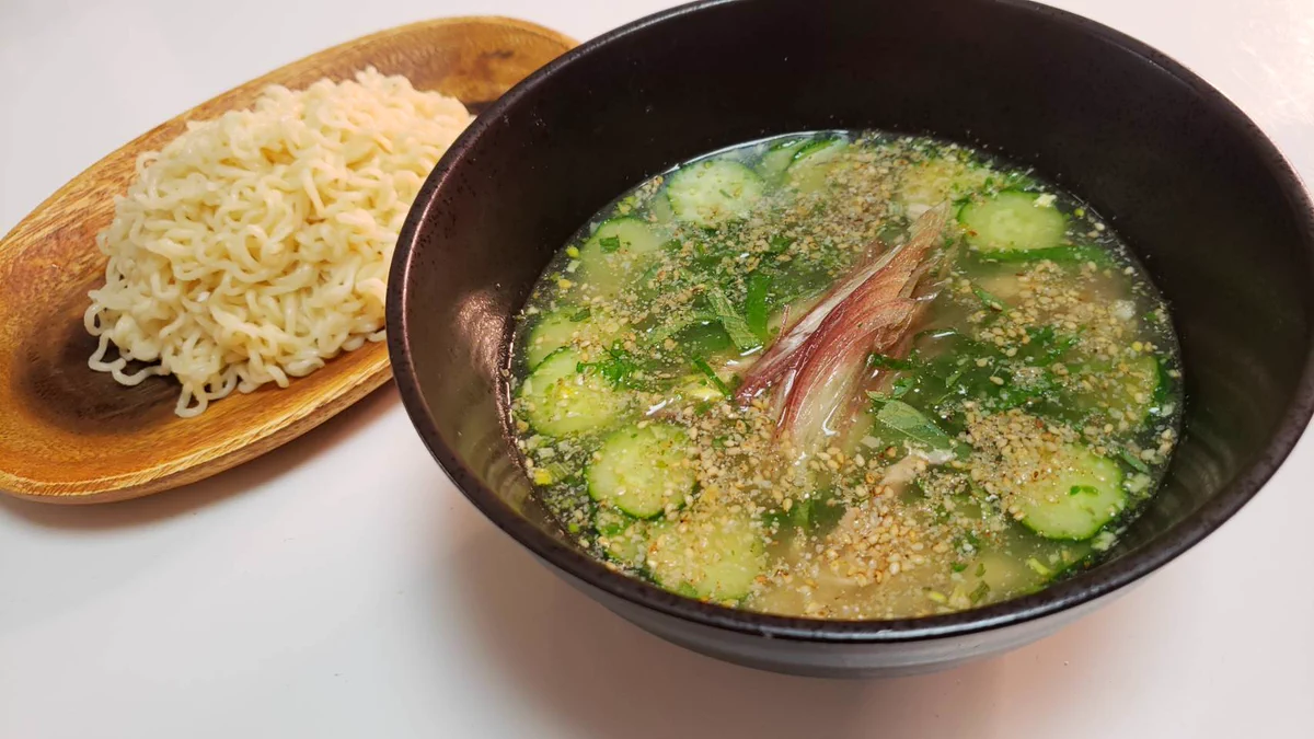 食欲激減してる時にピッタリ！サッポロ一番のスープで作る塩冷や汁つけ麺！