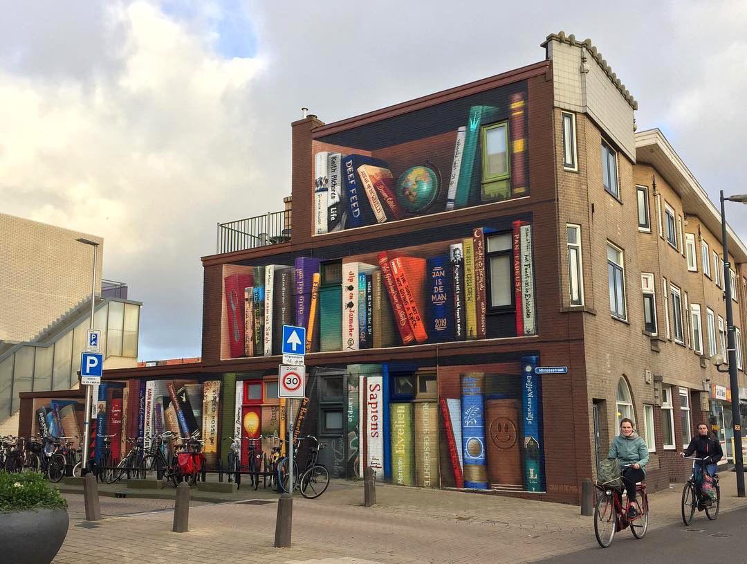 Musk_DaiIy_news's tweet photo. Amazing Mural in Utrecht Netherlands. Neighbours were asked what their favourite books were so they could be included. Jan is de Man artist. https://t.co/gH0G7hRBiq