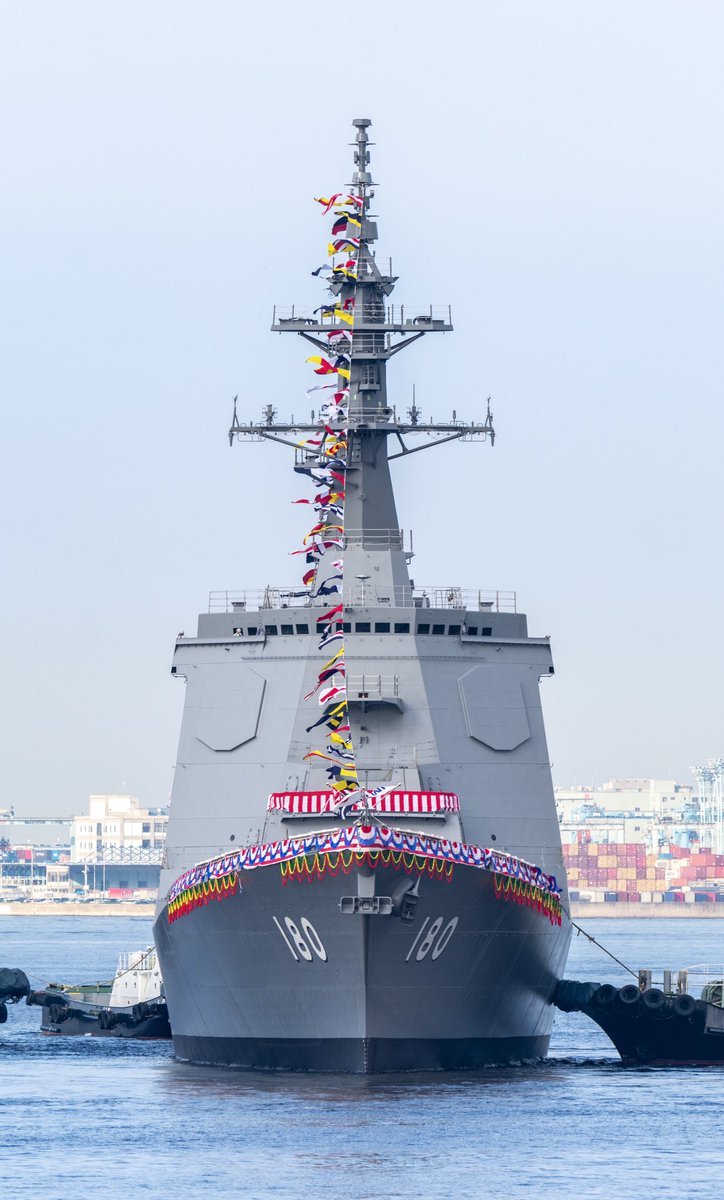 DDG-180「はぐろ」がドックから出てきました。
進水おめでとうございます🎊
海上公試・就役が楽しみですね！