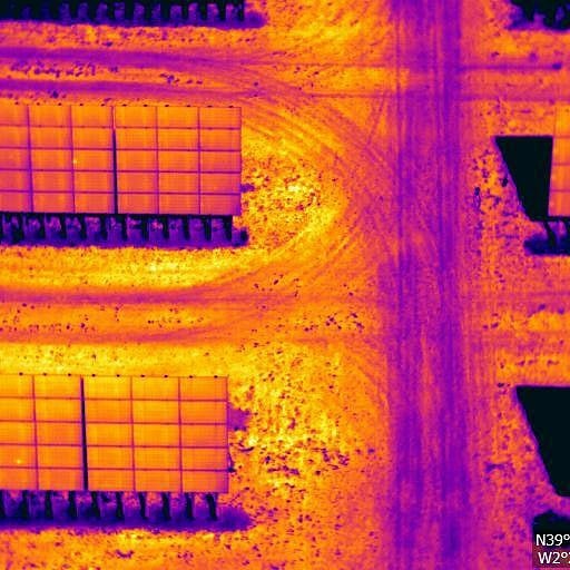 La termografía es una técnica desarrollada en el S.XX ya habitual en los sectores industriales, de construcción y energético.

#termografia #drone #dronestagram #flyworkdrone  #ahorraenergia #sostenibilidad #flir #diadelmedioambiente #eficienciaenergetica #dji #m210 #zenmuse #xt2
