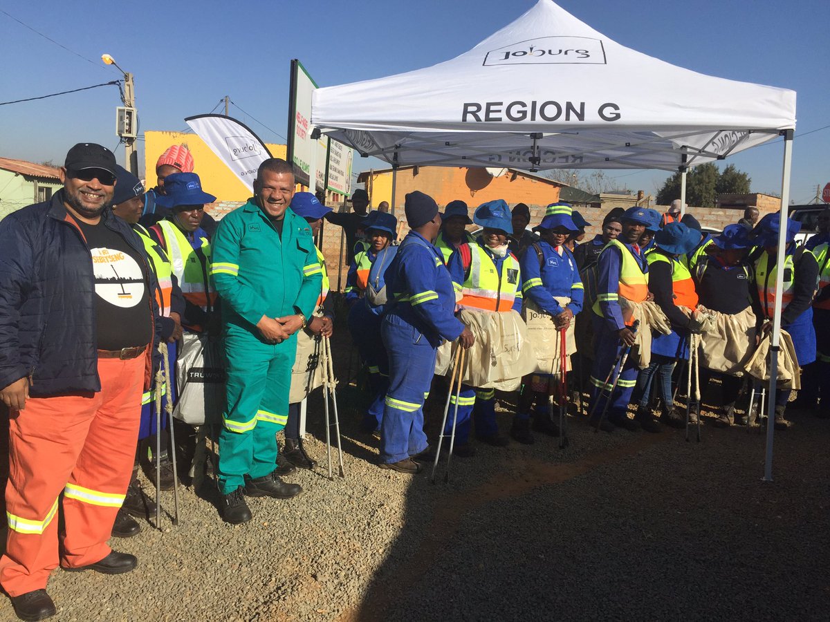 CoJSpeaker's tweet photo. I’m here at the Sincedeni Craft Center for the Elderly in Freedom Park. I’m joined by Chief Whip @kevin_wax Cllr Wax, Cllr Ngwenya, Cllr Mosehla, RD Padiachee. We are going to clean, put up a fence, plant grass and a food garden in the spirit of Mandela day. #JoburgCares #Mandela https://t.co/hyHyXzLXDV