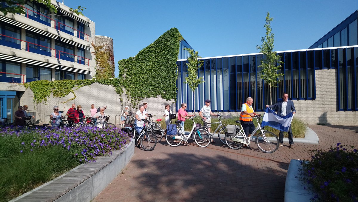 En weg zijn ze! Super opkomst bij eerste Doortrappen activiteit in Maassluis! <a href="/doortrappen/">Doortrappen</a> Veilig fietsen tot je 100ste. <a href="/GemeenteMaasslu/">GemeenteMaassluis</a> <a href="/rovzh/">MaakeenPuntvanNul.nl</a>
