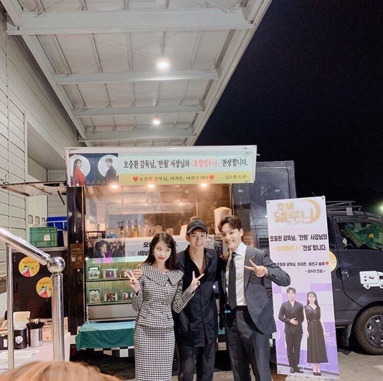 #KimSooHyun #김수현 Surprises IU and Yeo Jin Goo by Showing up on Set with a Coffee Truck
koreaboo.com/news/kim-soo-h…
