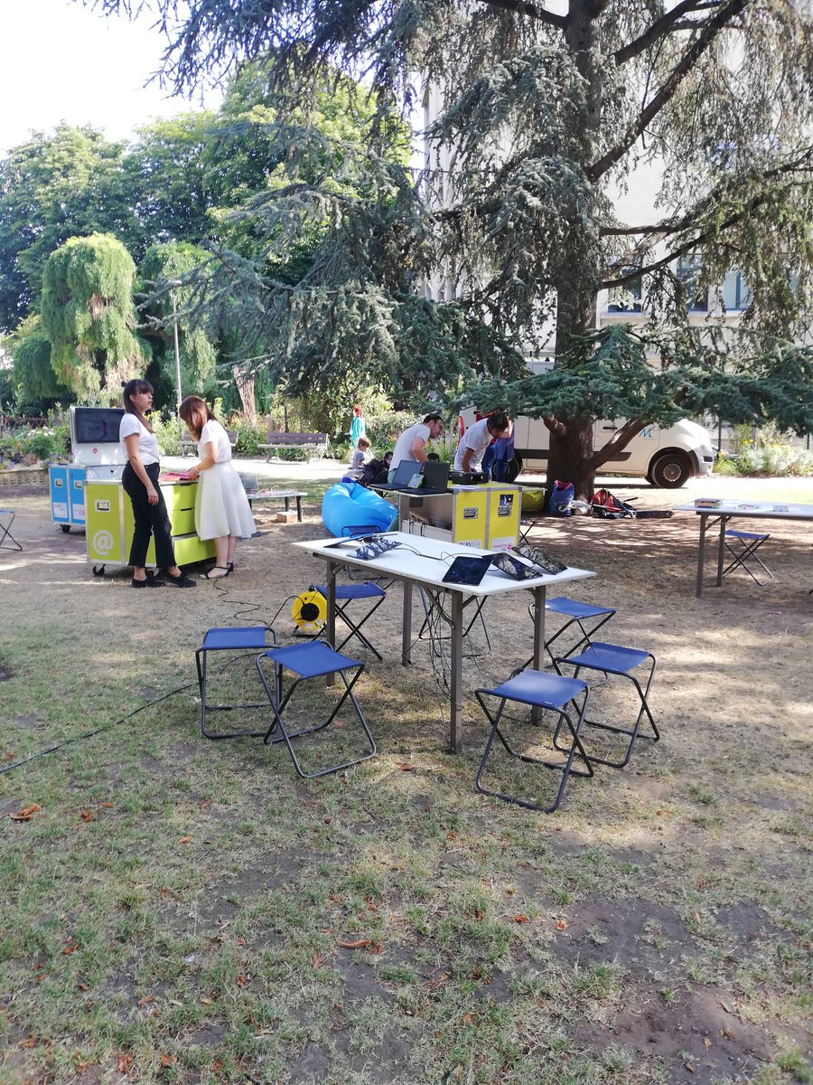 Les <a href="/VoyageursduNum/">Les Voyageurs du Numérique</a> posent les #ideasbox dans le square de la bibliothèque #Montreuil
Toute la journée, jeux de société, jeux numériques, activités créatives pour tout âge 
#MakeyMakey #Numerique
