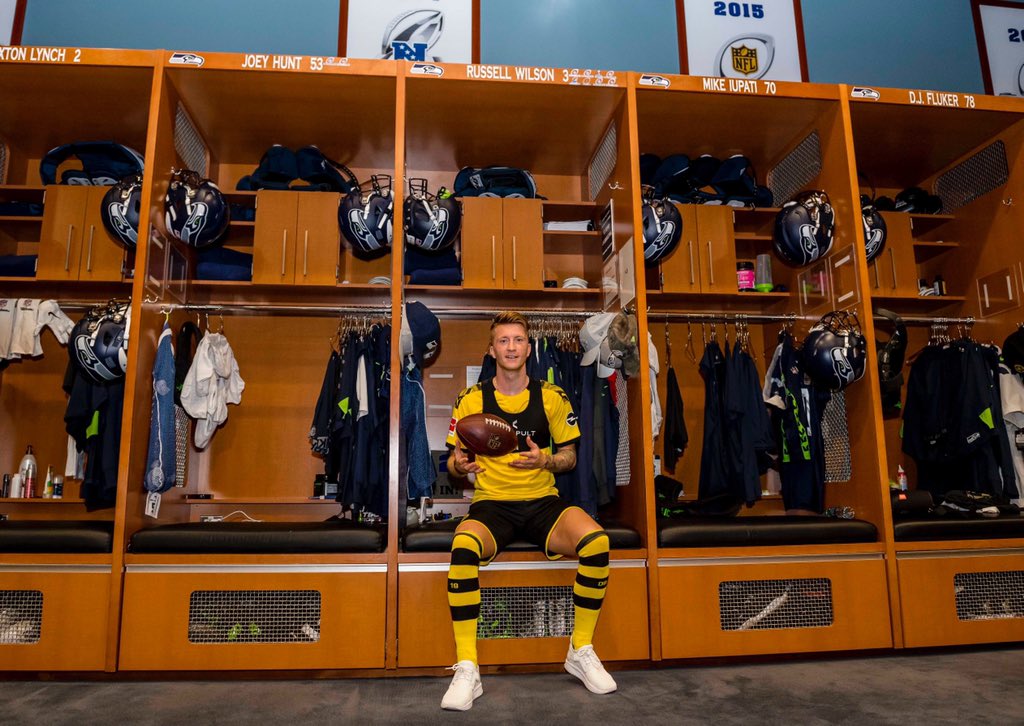 BVB's tweet photo. 🇺🇸 O Captain! My Captain! 🏈

@woodyinho #bvbusa https://t.co/x0rsSWD9YU