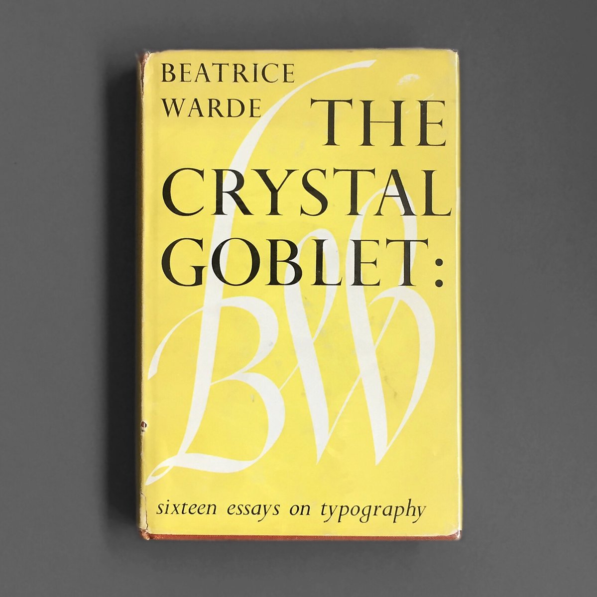I accepted #BookCover2019 challenge from @lara_hanlon. Selections from the shelf of <a href="/Atelier_DS/">Atelier David Smith</a>. 

7 books, 7 days, no comment.
6/7 - Going South and inviting #KrisSowersby <a href="/klimtypefoundry/">Klim Type Foundry</a> to pick up the challenge...
