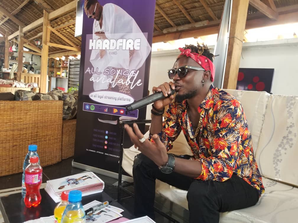 ValeryNjiaba's tweet photo. The #Media_Relation of the up coming #music sensation #Hard_Fire was great. #media personalities got to know much about this new raw talent. Thanks for supporting #Cameroon'Urban Culture
https://t.co/sJNBJdHjaj https://t.co/6TP5HsWUnn