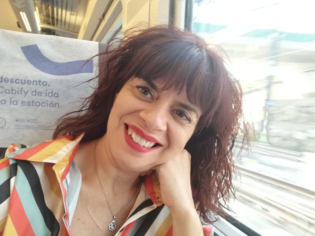 elenabaixauli's tweet photo. De camino a Madrid sueño con Mediar, sueño con un mundo en el que la palabra tuviera tanto valor que fuera capaz de mover cielo y tierra, evocando los más dulces sentimientos, hacen falta Soñadores personas que crean que pueden cambiar el mundo 
#speaker #MediandoconElena https://t.co/dT9Rvqv5Zu