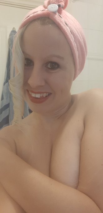 Its #wetwednesday give us a like if you fancy sharing a bath with me xx https://t.co/TEZHkJSZOa<a href="/tag/wetwednesday"class="tags">#wetwednesday</a>