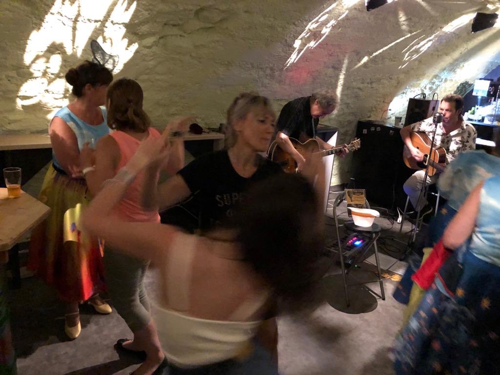 Danses endiablées, la nuit dernière, au Caveau 💃🏿
