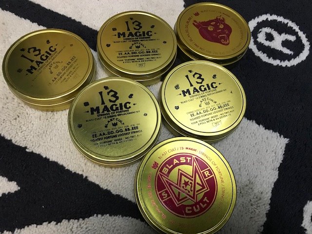 bbsendai's tweet photo. ミステリアスな弦が入荷!!カウンター・カルチャー・ブランド、BLAST CULTが放つギター弦。ロー・テンションにてワウンドされた、しなやかかつヴィンテージ・アンプのようなサウンドでございます!!この入れ物が目印ですぞ!!1SET￥2,500+税にて!! #MAGIC13 #BLASTCULT https://t.co/65i7qHHcQX