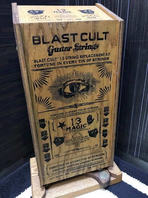 bbsendai's tweet photo. ミステリアスな弦が入荷!!カウンター・カルチャー・ブランド、BLAST CULTが放つギター弦。ロー・テンションにてワウンドされた、しなやかかつヴィンテージ・アンプのようなサウンドでございます!!この入れ物が目印ですぞ!!1SET￥2,500+税にて!! #MAGIC13 #BLASTCULT https://t.co/65i7qHHcQX