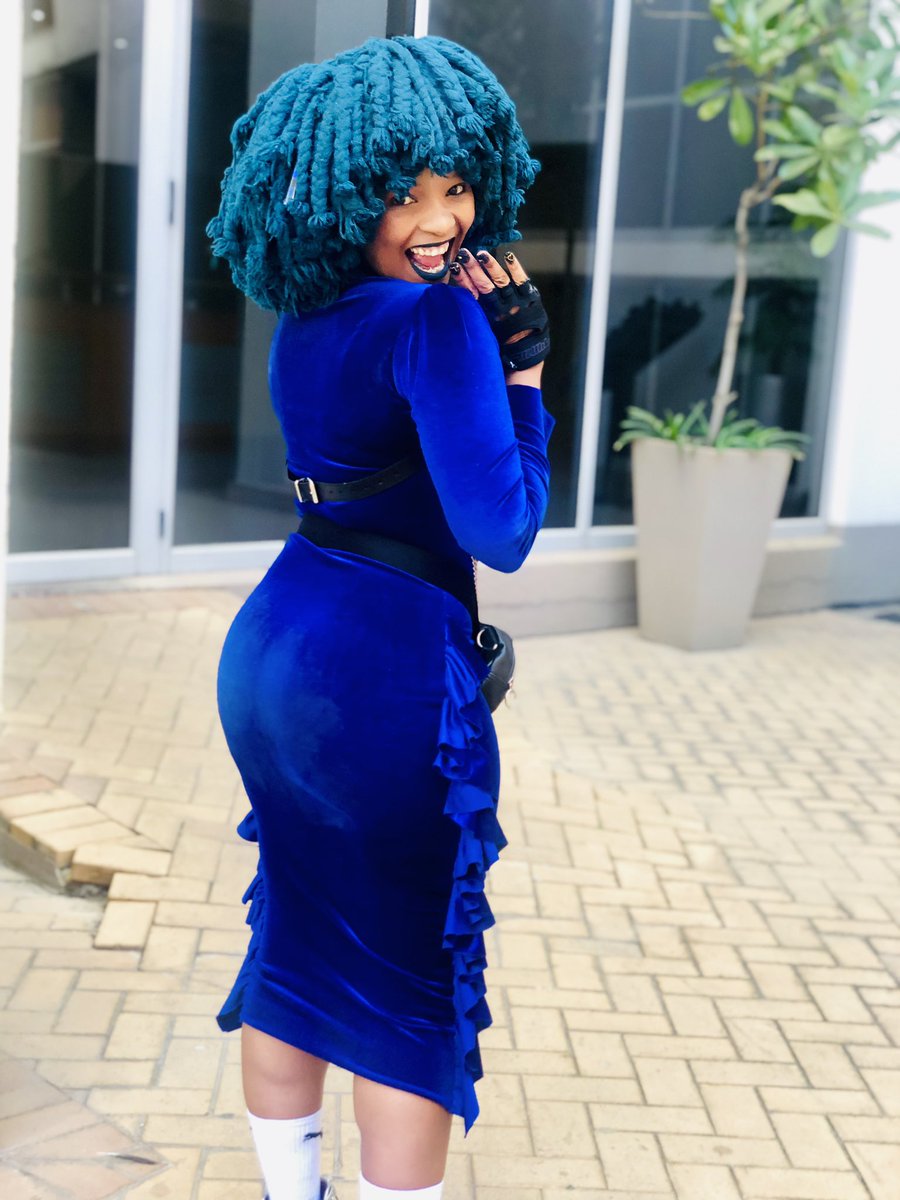 Moonsanelly's tweet photo. Joy in my @IrregularChoice shoes 👠
Off to a meeting #TheGift https://t.co/jBeyh5F4Xb