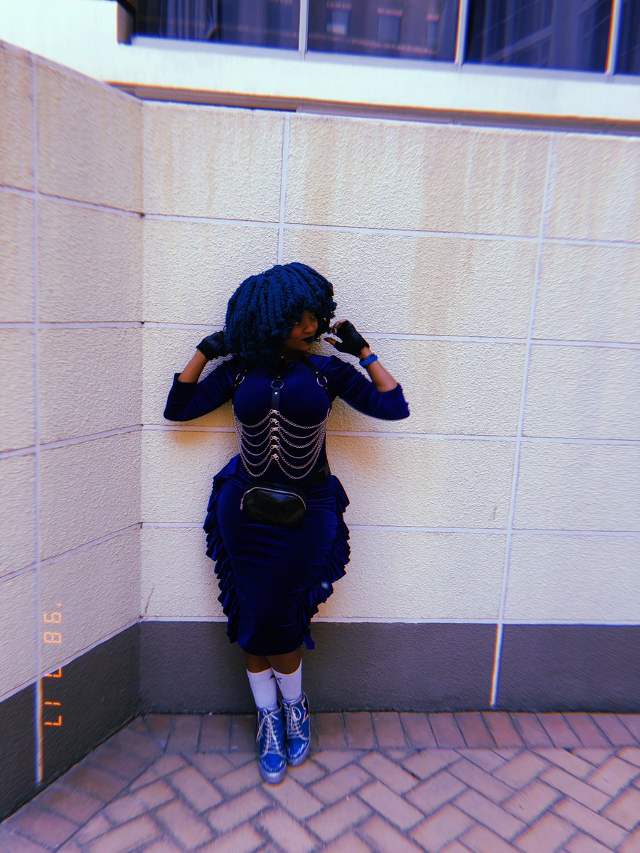 Moonsanelly's tweet photo. Joy in my @IrregularChoice shoes 👠
Off to a meeting #TheGift https://t.co/jBeyh5F4Xb
